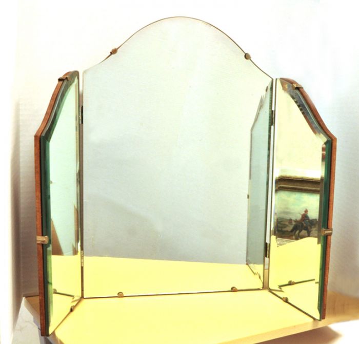 Tri Fold Vanity Mirror