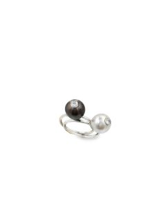 Estate 14K Gold Cultured Pearl Diamond Rings (2) measuring 9.90mm in width and centrally set with two brilliant cut diamonds weighing .40Cts, 4.10Dwt/6.40Gr., ring size 6. 